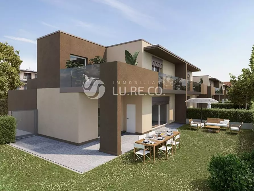 Immagine 1 di Villa in vendita  in VIA TRENTO a Cabiate