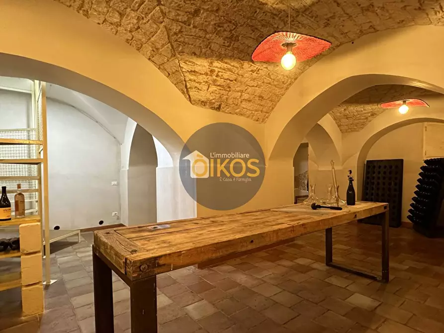 Immagine 31 di Locale commerciale in vendita  in Piazza Aldo Moro 50 a Adelfia