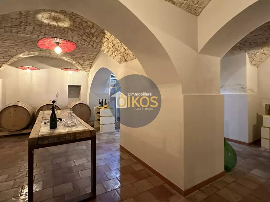 Immagine 32 di Locale commerciale in vendita  in Piazza Aldo Moro 50 a Adelfia