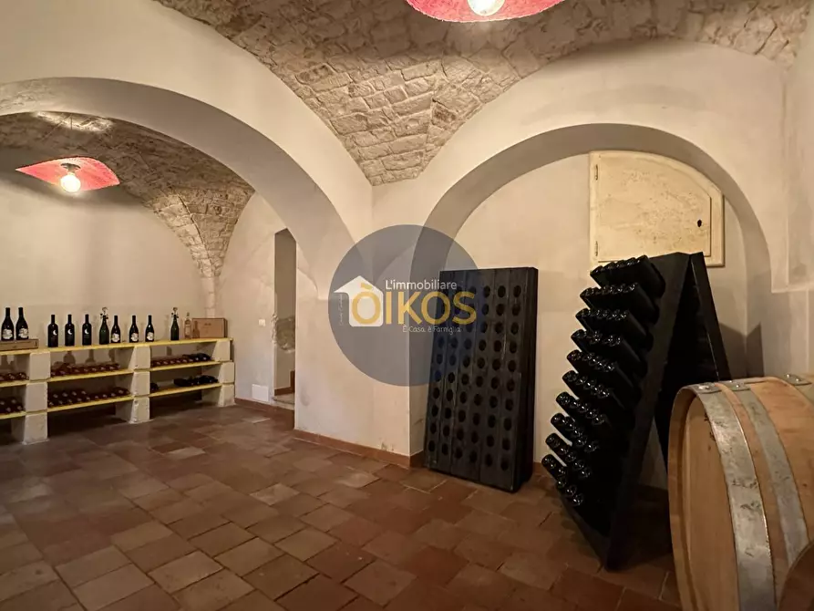 Immagine 35 di Locale commerciale in vendita  in Piazza Aldo Moro 50 a Adelfia