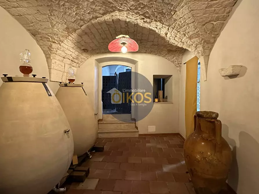 Immagine 38 di Locale commerciale in vendita  in Piazza Aldo Moro 50 a Adelfia