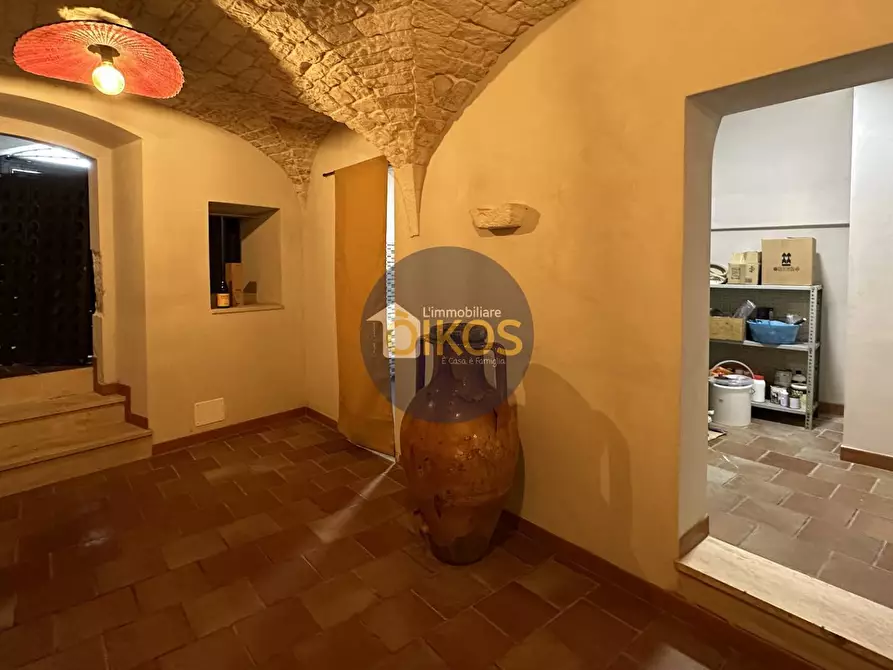 Immagine 39 di Locale commerciale in vendita  in Piazza Aldo Moro 50 a Adelfia