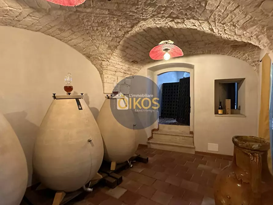 Immagine 40 di Locale commerciale in vendita  in Piazza Aldo Moro 50 a Adelfia