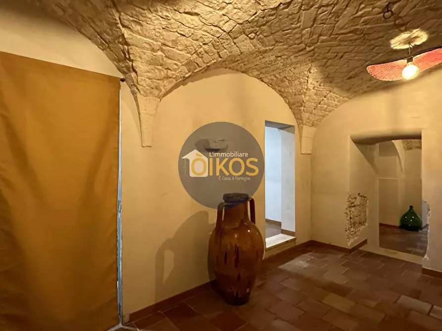 Immagine 41 di Locale commerciale in vendita  in Piazza Aldo Moro 50 a Adelfia