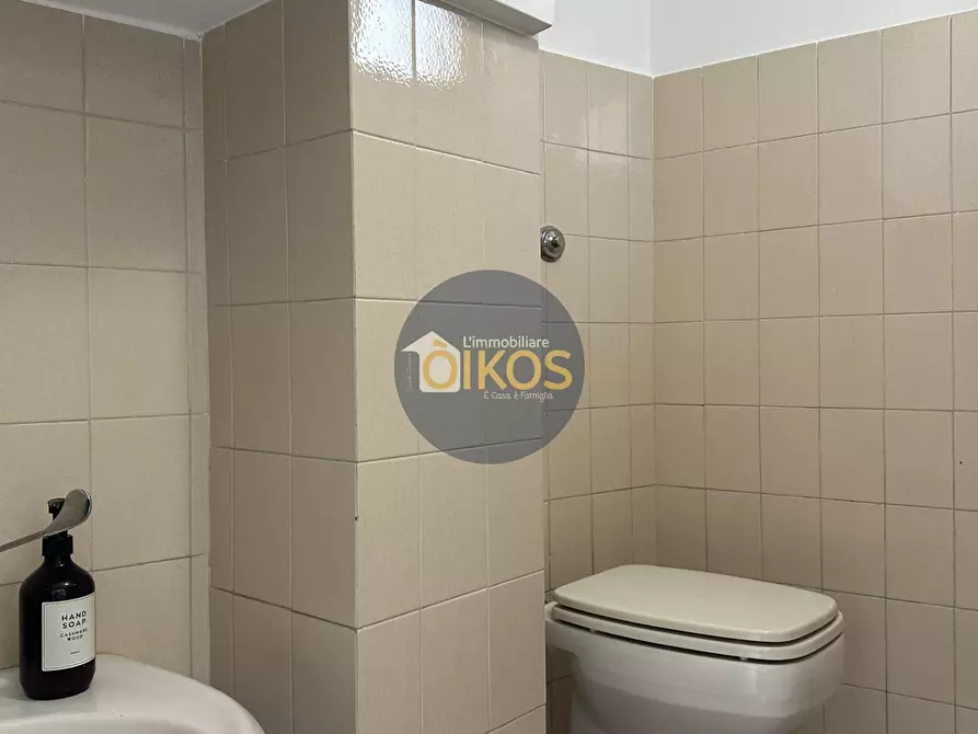 Immagine 44 di Locale commerciale in vendita  in Piazza Aldo Moro 50 a Adelfia