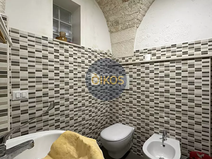 Immagine 46 di Locale commerciale in vendita  in Piazza Aldo Moro 50 a Adelfia