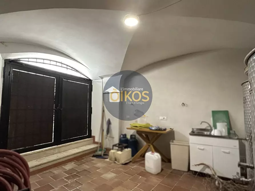 Immagine 50 di Locale commerciale in vendita  in Piazza Aldo Moro 50 a Adelfia