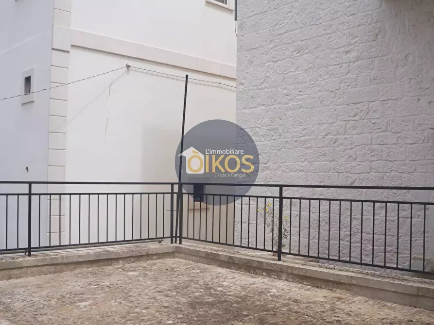 Immagine 56 di Locale commerciale in vendita  in Piazza Aldo Moro 50 a Adelfia