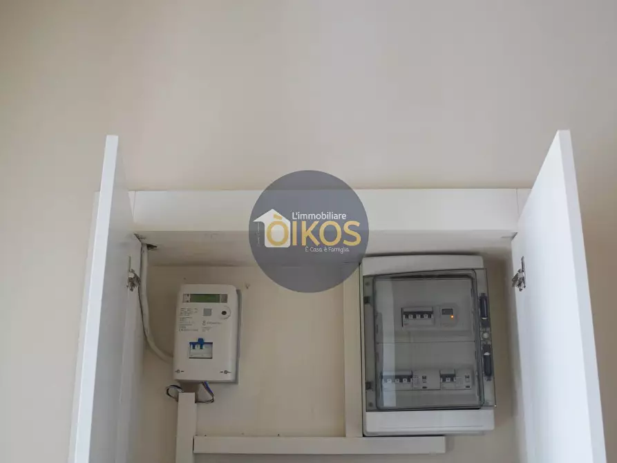 Immagine 59 di Locale commerciale in vendita  in Piazza Aldo Moro 50 a Adelfia