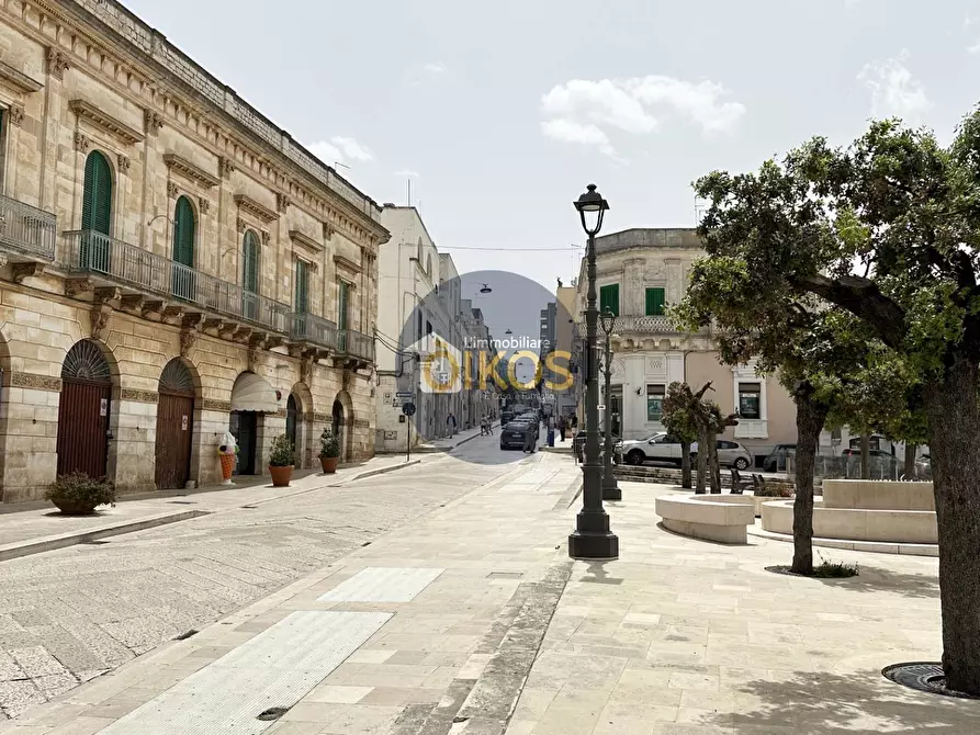 Immagine 61 di Locale commerciale in vendita  in Piazza Aldo Moro 50 a Adelfia