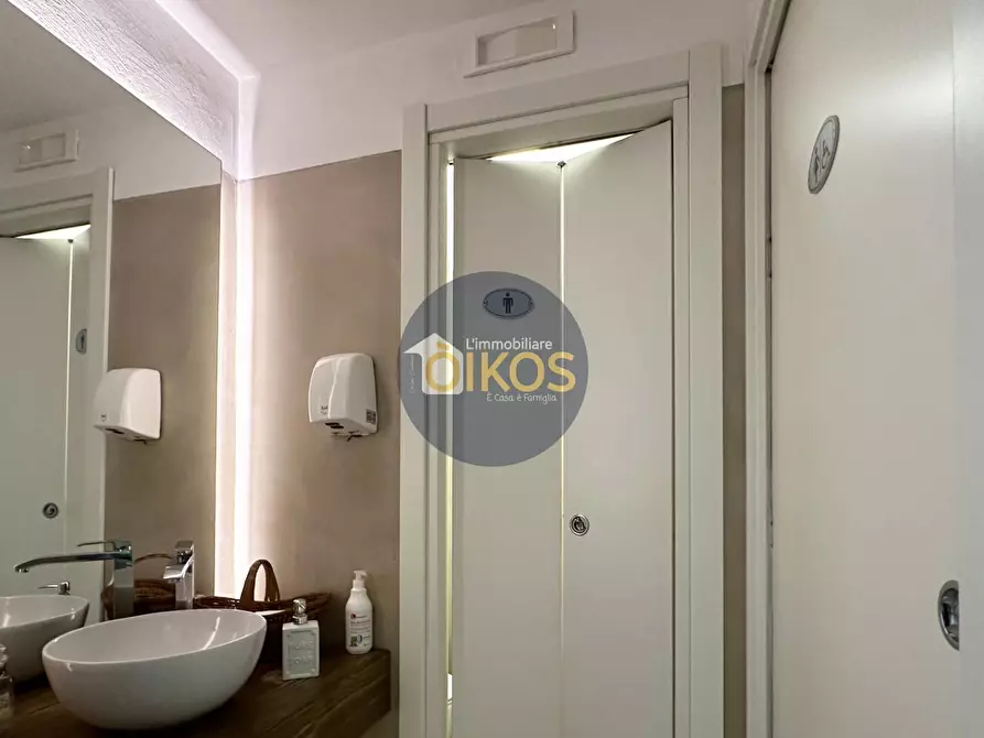 Immagine 38 di Attività commerciale in vendita  in Piazza Vittorio Emanuele 39 a Monopoli