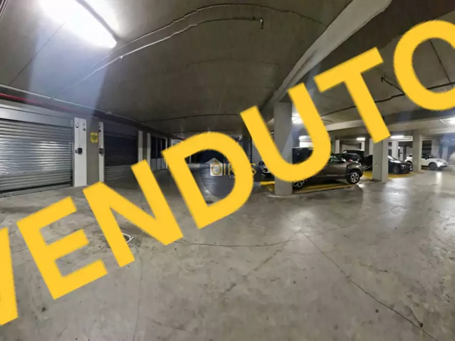 Immagine 1 di Box auto in vendita  in Viale Aldo Moro a Monopoli