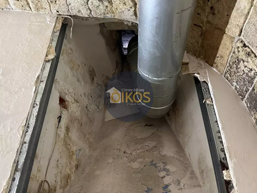 Immagine 29 di Locale commerciale in vendita  in Via Pompeo Sarnelli 28 a Polignano A Mare