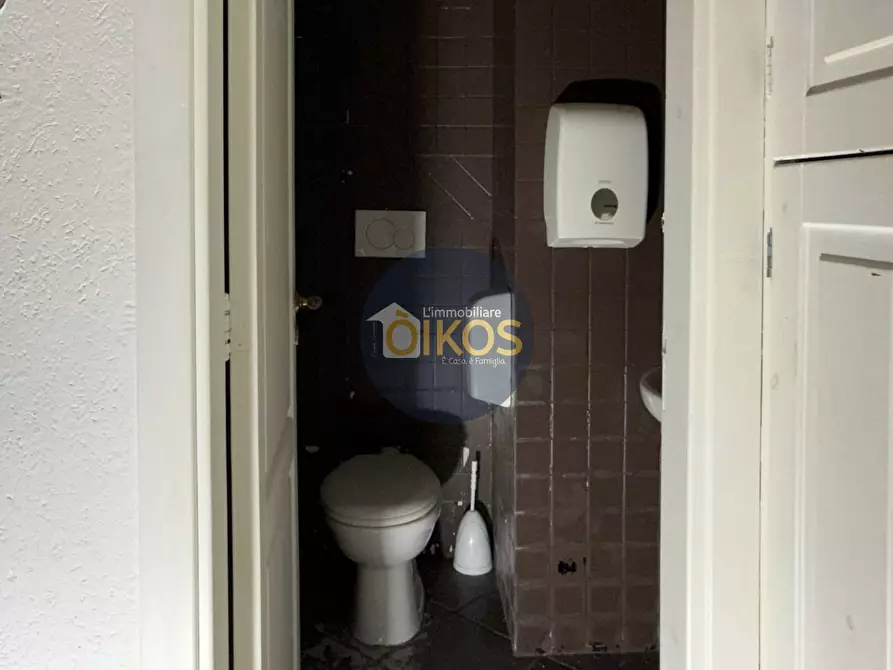 Immagine 43 di Locale commerciale in vendita  in Via Pompeo Sarnelli 28 a Polignano A Mare