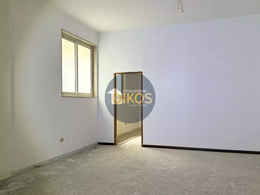 Immagine 21 di Locale commerciale in vendita  in Via Margherita di Savoia 100 a Putignano