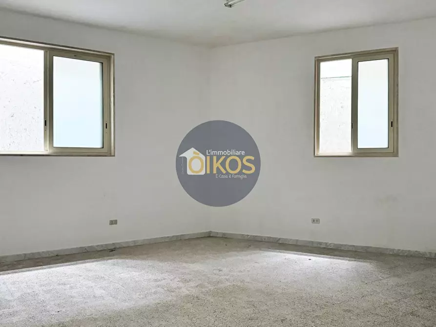 Immagine 23 di Locale commerciale in vendita  in Via Margherita di Savoia 100 a Putignano