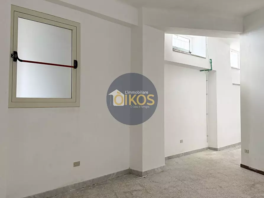 Immagine 24 di Locale commerciale in vendita  in Via Margherita di Savoia 100 a Putignano