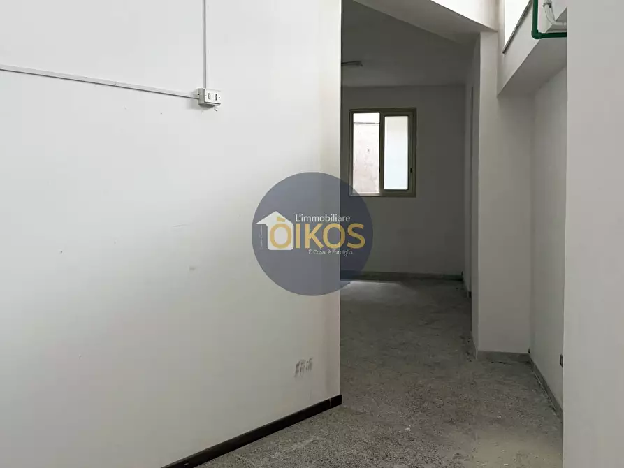 Immagine 25 di Locale commerciale in vendita  in Via Margherita di Savoia 100 a Putignano