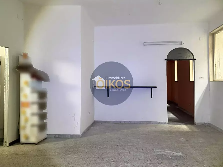 Immagine 27 di Locale commerciale in vendita  in Via Margherita di Savoia 100 a Putignano