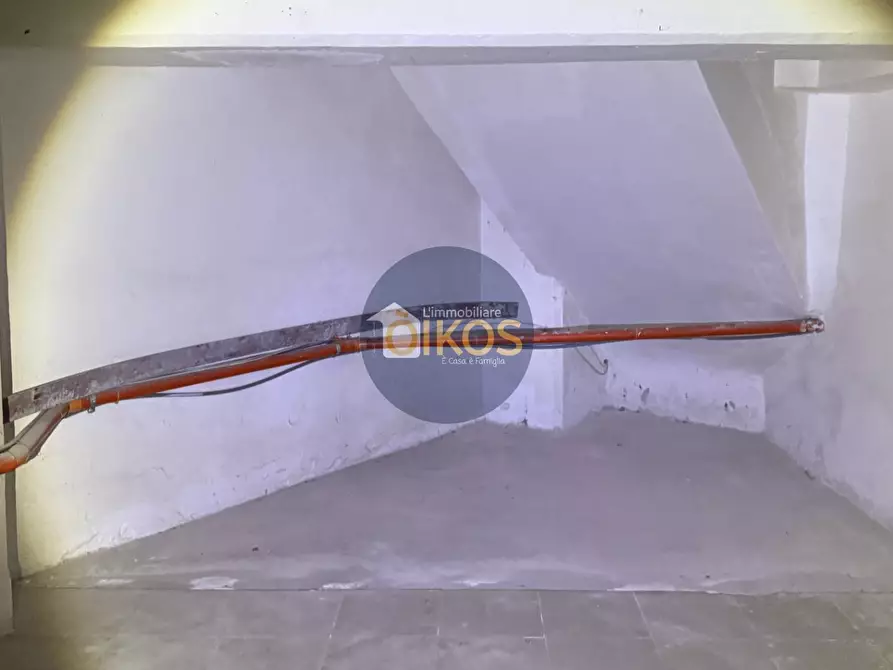 Immagine 28 di Locale commerciale in vendita  in Via Margherita di Savoia 100 a Putignano