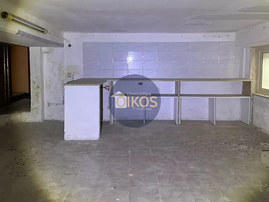 Immagine 30 di Locale commerciale in vendita  in Via Margherita di Savoia 100 a Putignano