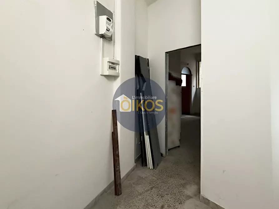 Immagine 31 di Locale commerciale in vendita  in Via Margherita di Savoia 100 a Putignano