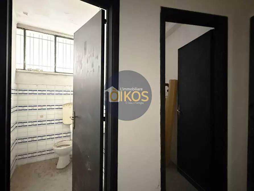 Immagine 34 di Locale commerciale in vendita  in Via Margherita di Savoia 100 a Putignano