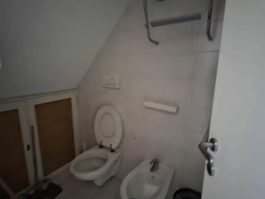 Immagine 28 di Locale commerciale in affitto  in Via Magenta a Monopoli