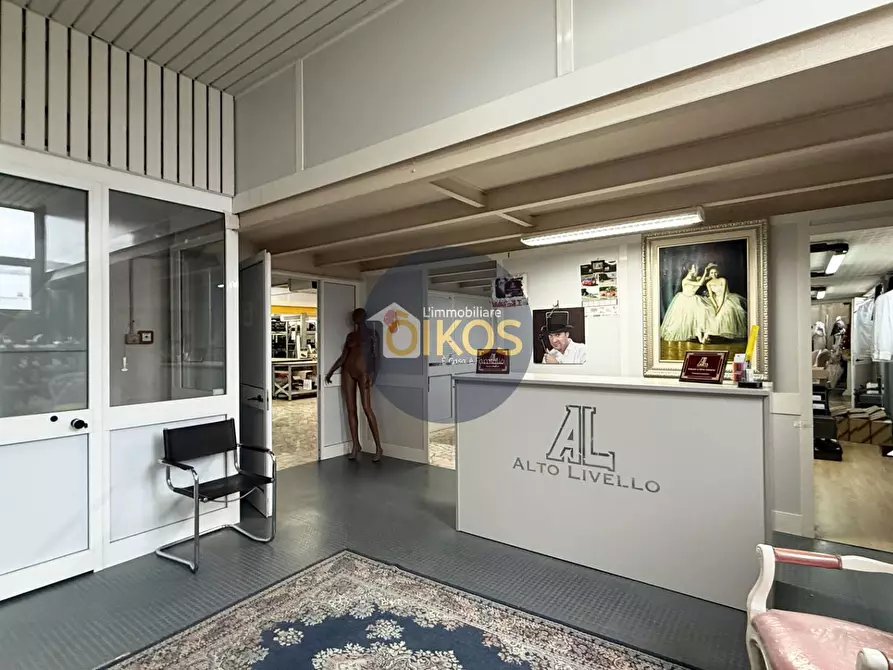 Immagine 5 di Locale commerciale in vendita  in via caduti di Russia 32-34 a Castellana Grotte