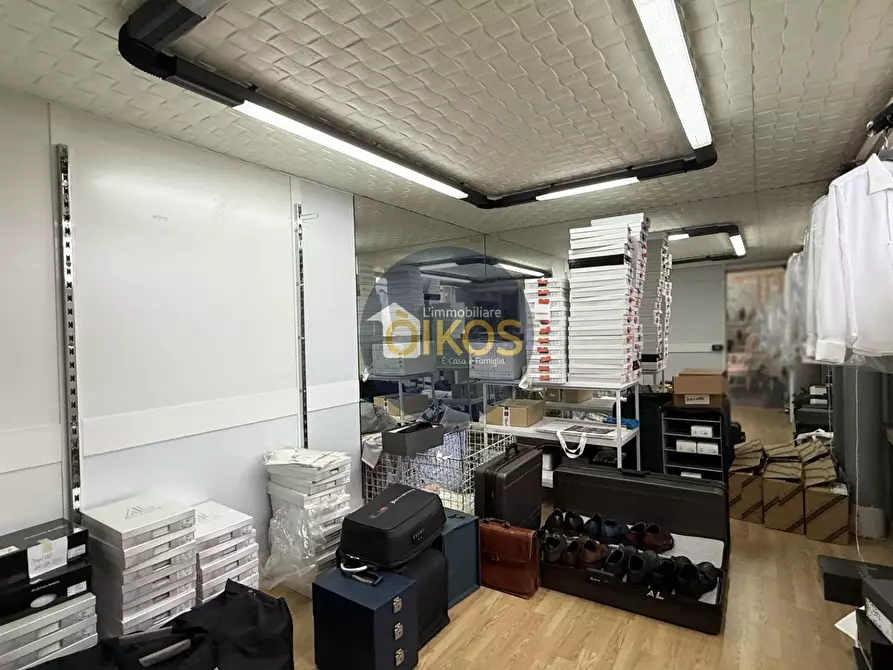 Immagine 7 di Locale commerciale in vendita  in via caduti di Russia 32-34 a Castellana Grotte