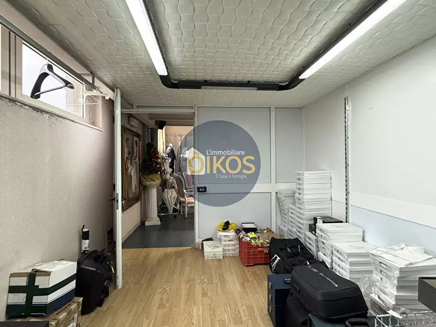 Immagine 8 di Locale commerciale in vendita  in via caduti di Russia 32-34 a Castellana Grotte