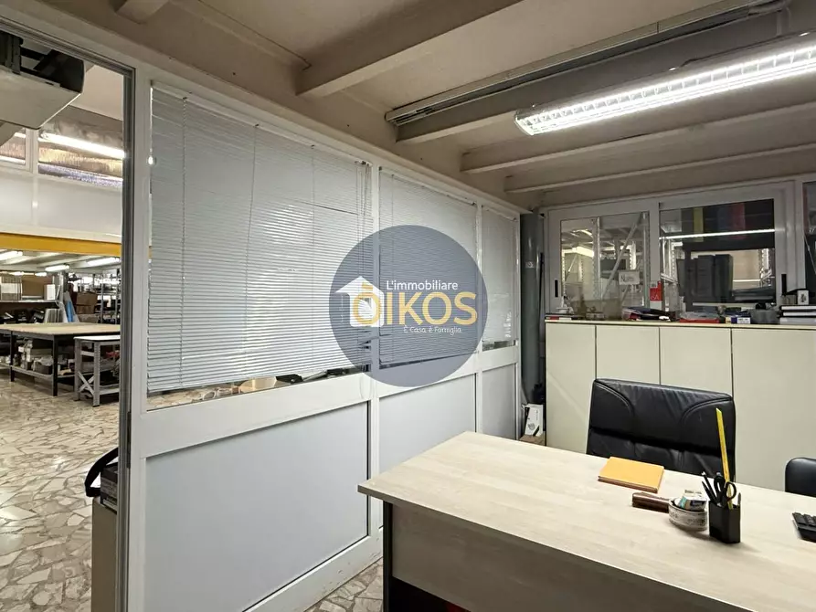 Immagine 10 di Locale commerciale in vendita  in via caduti di Russia 32-34 a Castellana Grotte