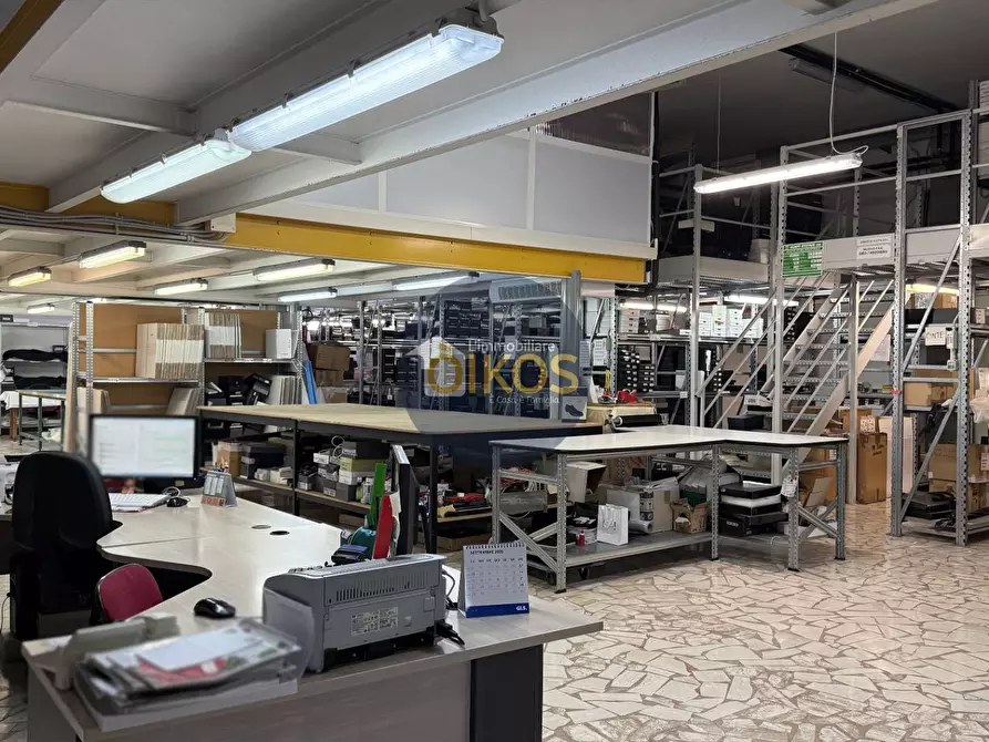 Immagine 12 di Locale commerciale in vendita  in via caduti di Russia 32-34 a Castellana Grotte