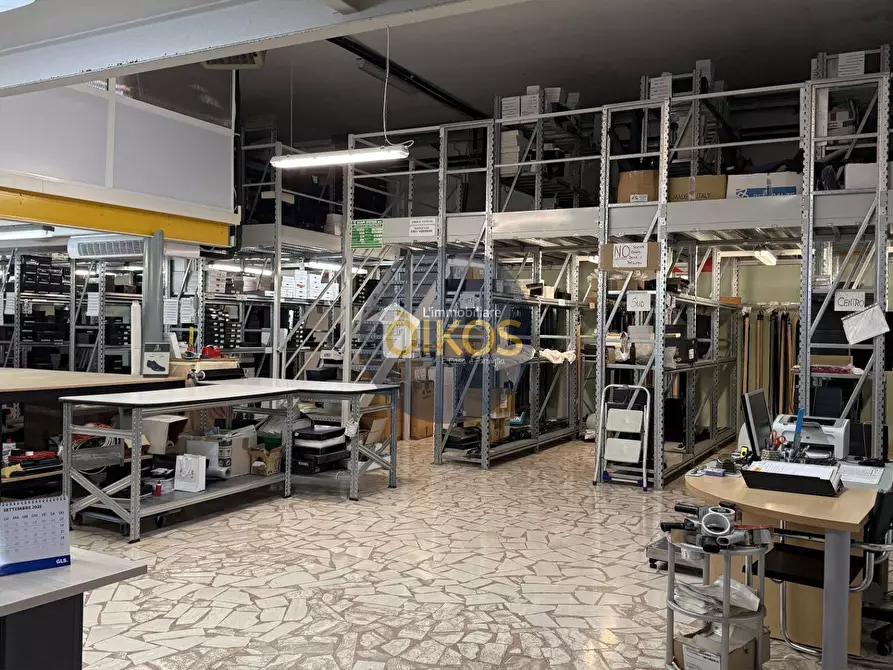 Immagine 13 di Locale commerciale in vendita  in via caduti di Russia 32-34 a Castellana Grotte