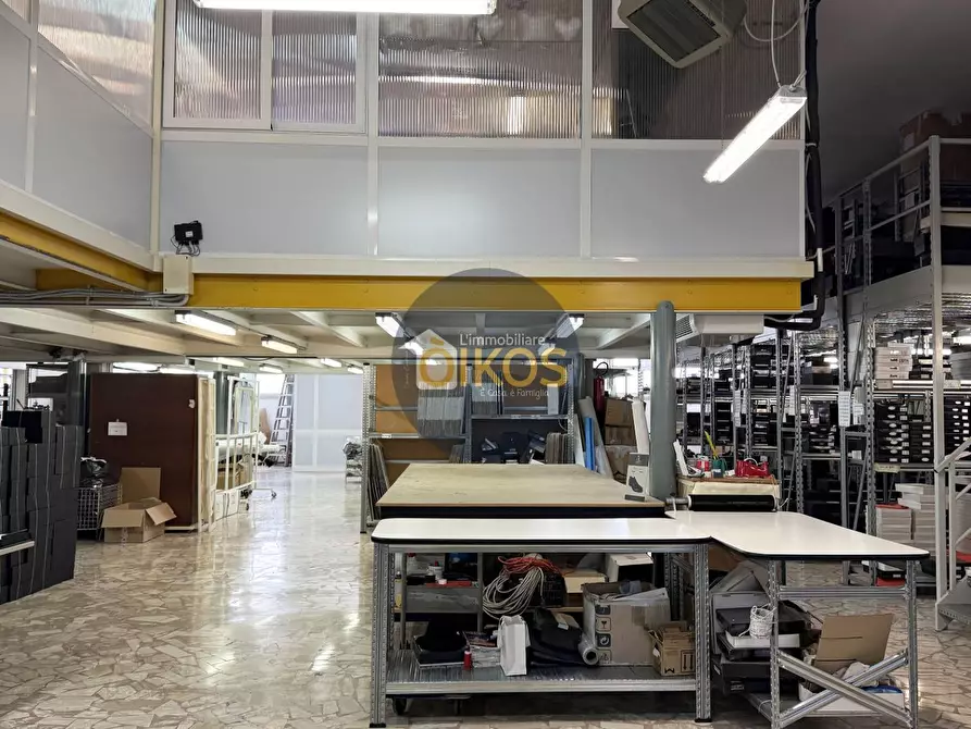 Immagine 14 di Locale commerciale in vendita  in via caduti di Russia 32-34 a Castellana Grotte