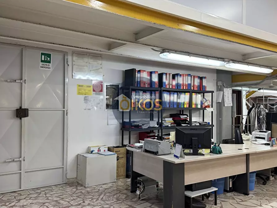 Immagine 15 di Locale commerciale in vendita  in via caduti di Russia 32-34 a Castellana Grotte