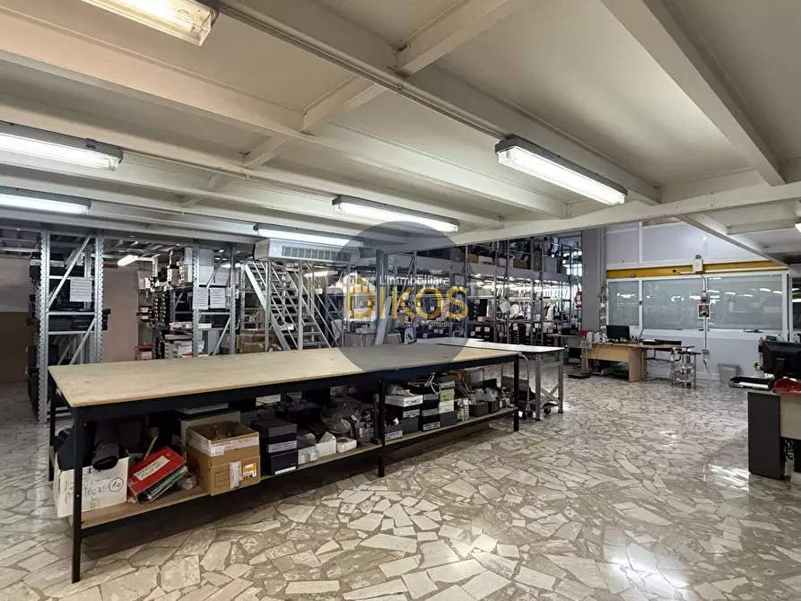 Immagine 16 di Locale commerciale in vendita  in via caduti di Russia 32-34 a Castellana Grotte