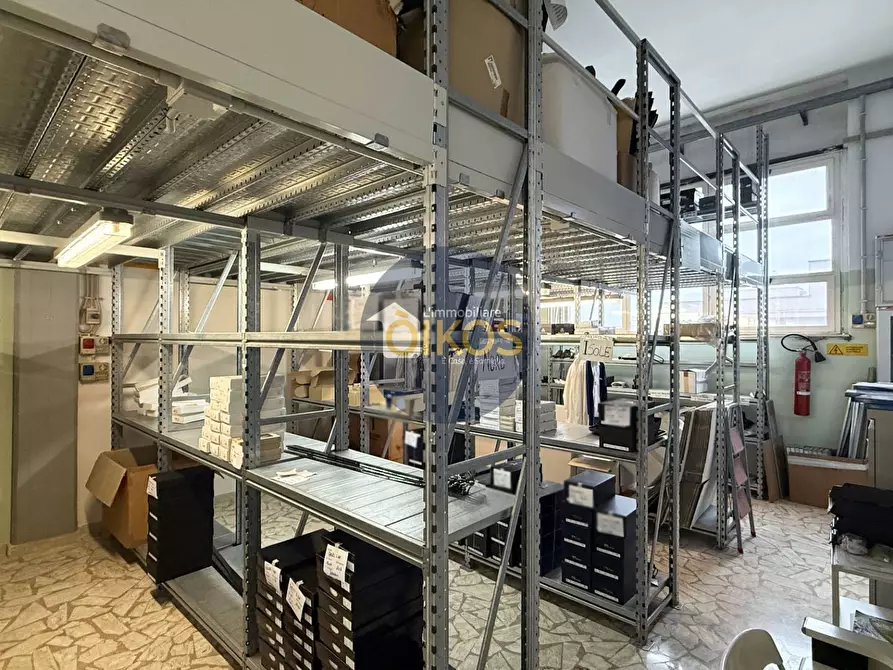 Immagine 17 di Locale commerciale in vendita  in via caduti di Russia 32-34 a Castellana Grotte