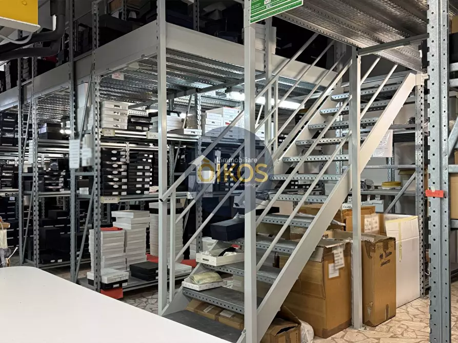 Immagine 19 di Locale commerciale in vendita  in via caduti di Russia 32-34 a Castellana Grotte