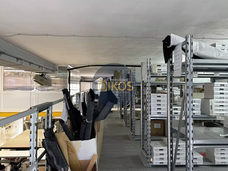 Immagine 21 di Locale commerciale in vendita  in via caduti di Russia 32-34 a Castellana Grotte