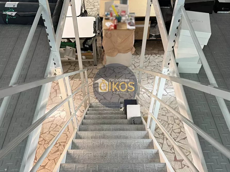 Immagine 22 di Locale commerciale in vendita  in via caduti di Russia 32-34 a Castellana Grotte