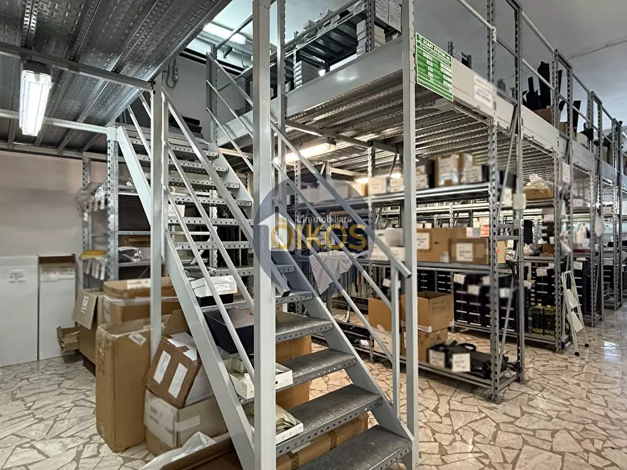 Immagine 23 di Locale commerciale in vendita  in via caduti di Russia 32-34 a Castellana Grotte