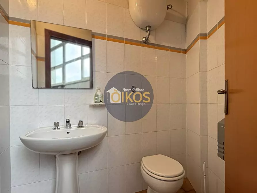 Immagine 53 di Locale commerciale in vendita  in via caduti di Russia 32-34 a Castellana Grotte