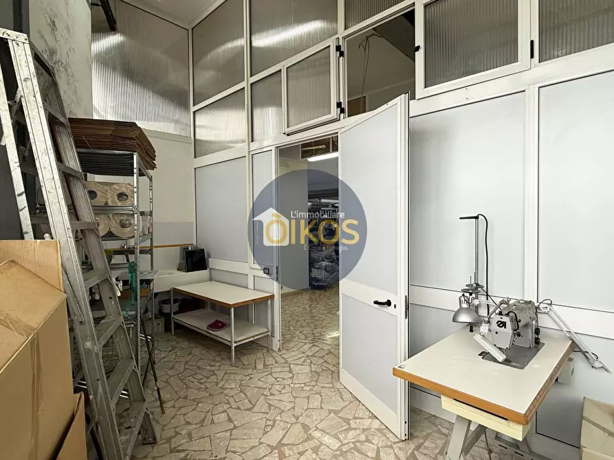 Immagine 29 di Locale commerciale in vendita  in via caduti di Russia 32-34 a Castellana Grotte