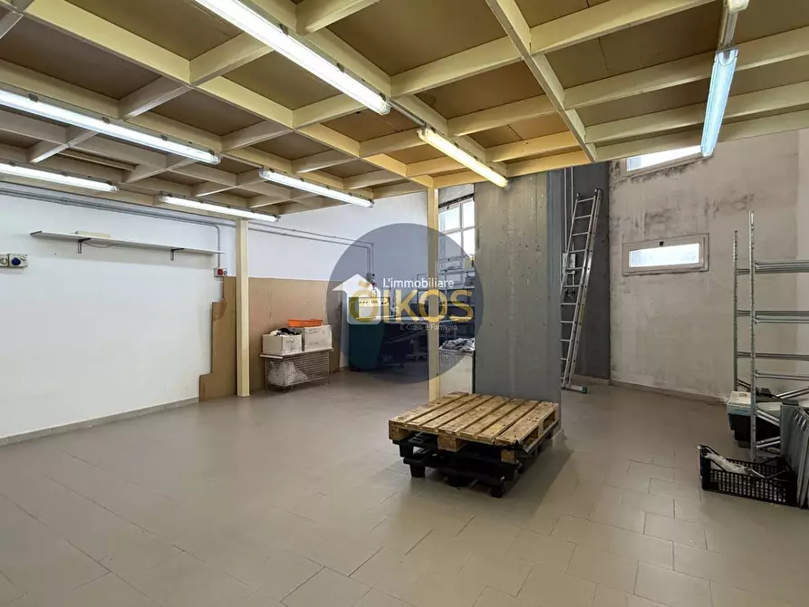 Immagine 31 di Locale commerciale in vendita  in via caduti di Russia 32-34 a Castellana Grotte