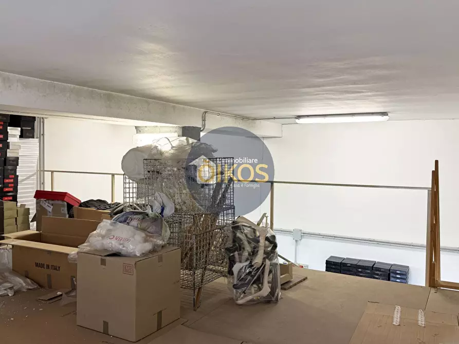 Immagine 33 di Locale commerciale in vendita  in via caduti di Russia 32-34 a Castellana Grotte