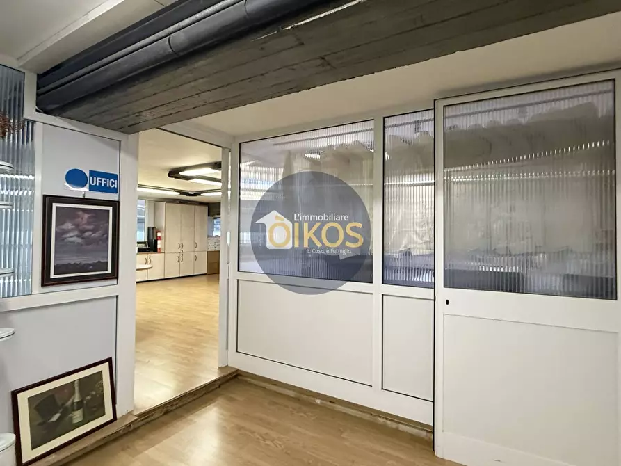 Immagine 38 di Locale commerciale in vendita  in via caduti di Russia 32-34 a Castellana Grotte