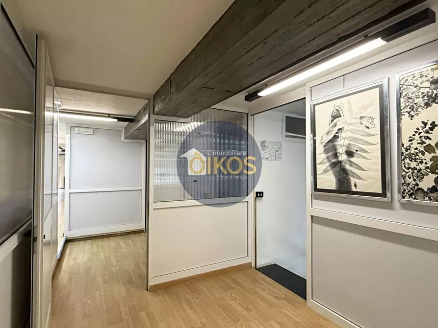 Immagine 39 di Locale commerciale in vendita  in via caduti di Russia 32-34 a Castellana Grotte