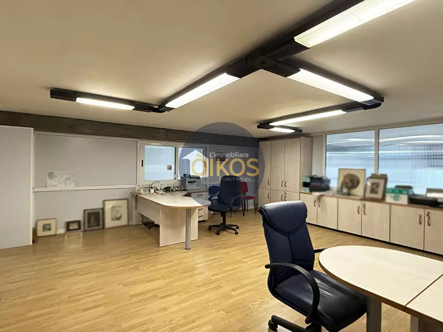 Immagine 40 di Locale commerciale in vendita  in via caduti di Russia 32-34 a Castellana Grotte