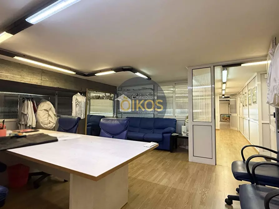 Immagine 44 di Locale commerciale in vendita  in via caduti di Russia 32-34 a Castellana Grotte